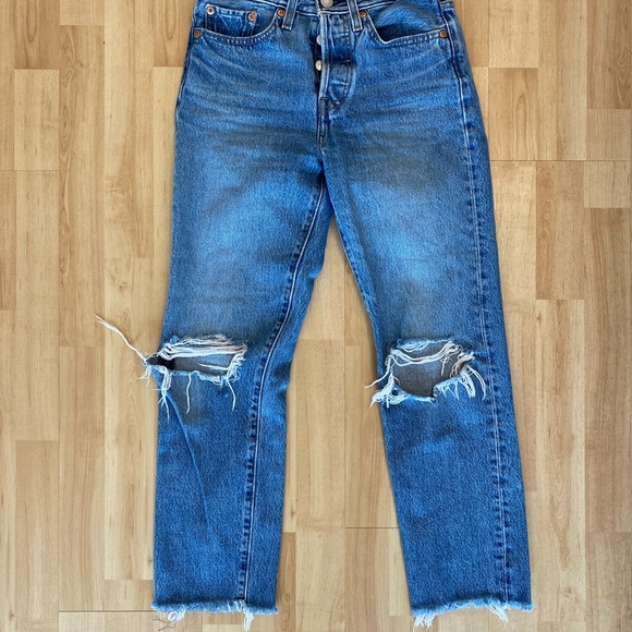 Levi’s Straight Wedgie - Picture 2 of 2